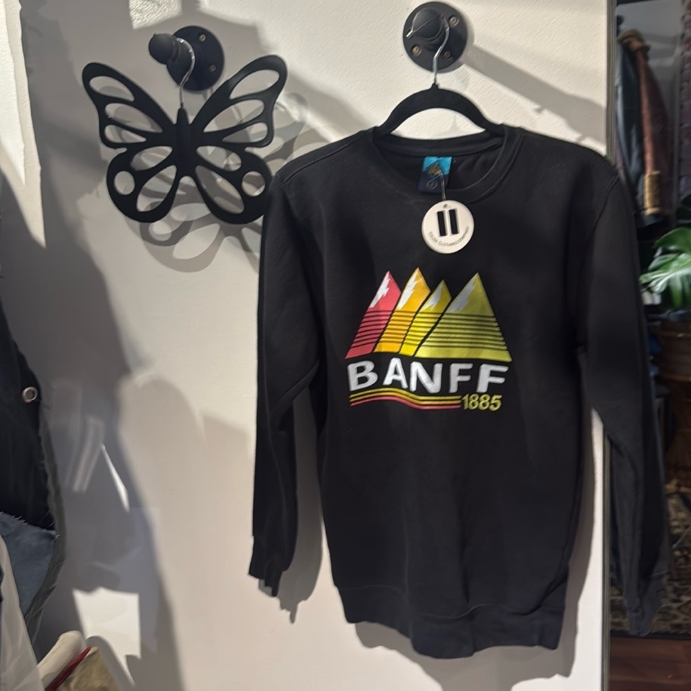 Black Banff Canada 1885 long sleeve crewneck sweatshirt small​